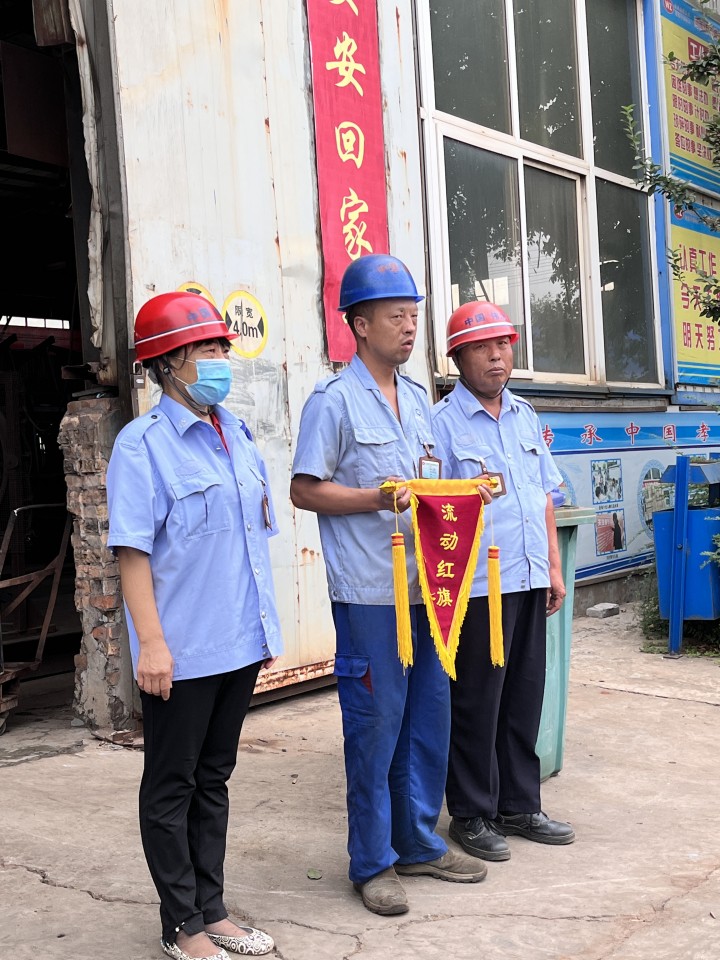 偉志鋼模板企業(yè)文化構(gòu)建，頒發(fā)流動(dòng)紅旗